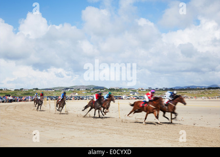 L'Île Omey les courses de chevaux ; comté de Galway, Irlande Banque D'Images