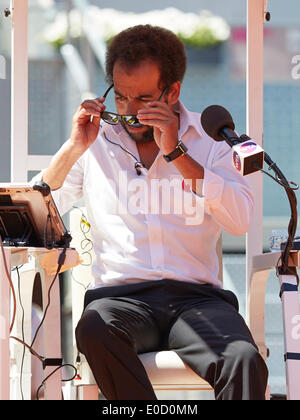 Madrid, Espagne. 09 mai, 2014. Président juge-arbitre Kader Nouni regarde pendant le jeu avec le jour 6 de l'Open de Madrid de La Caja Magica. Credit : Action Plus Sport/Alamy Live News Banque D'Images