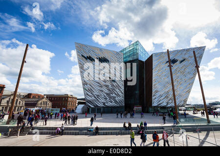 Belfast, Irlande du Nord. 09 mai, 2014. Le nouveau Belfast Titanic Quarter a été le cadre de le grand départ - la montre par équipe et première étape du Giro d'Italia. Credit : Action Plus Sport Images/Alamy Live News Banque D'Images