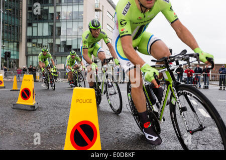 Belfast, Irlande du Nord. 09 mai, 2014. Les coureurs Cannondale en action au cours de la montre par équipe et première étape du Giro d'Italia. Credit : Action Plus Sport Images/Alamy Live News Banque D'Images