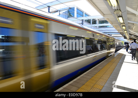 Train de quitter la gare Gautrain, Marlboro, Rhodesfield Kempton Park, la Province de Gauteng, Afrique du Sud Banque D'Images