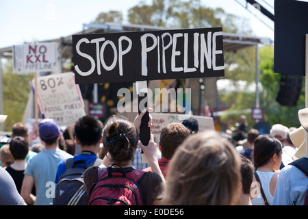 Ralliement des militants climatique contre Keystone XL pipeline - Washington, DC USA Banque D'Images