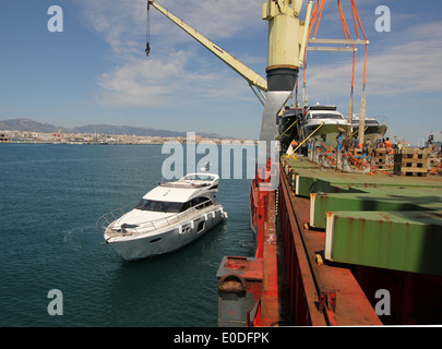 Yacht à moteur de luxe Princess - Princess 56 Flybridge - arrivée à Palma de Mallorca à bord Mme Marmadura Banque D'Images