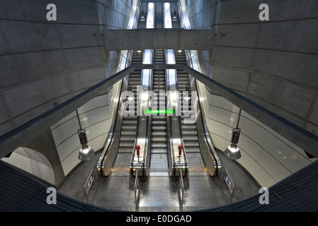 Ubahnstation Rolltreppen, Schottenring, Wien, Österreich - escaliers mécaniques, la station de métro Schottenring, Vienne, Autriche Banque D'Images