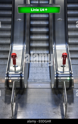 Ubahnstation Rolltreppen, Schottenring, Wien, Österreich - escaliers mécaniques, la station de métro Schottenring, Vienne, Autriche Banque D'Images