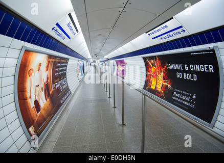 Un tunnel dans le métro de Londres, Angleterre, Royaume-Uni Banque D'Images