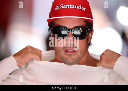 Barcelone, Espagne. 9 mai, 2014. FERNANDO ALONSO, de l'Espagne et la Scuderia Ferrari est vu dans le paddock avant la deuxième séance d'essais libres du Grand Prix d'Espagne de Formule 1 2014 sur le circuit de Catalunya à Barcelone, Espagne. Credit : James Gasperotti/ZUMA/ZUMAPRESS.com/Alamy fil Live News Banque D'Images