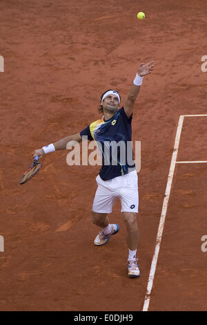 Madrid, Espagne. 9 mai, 2014. David Ferrer de l'Espagne joue un revers contre Ernests Gulbis de Lettonie dans leur match de quart de finale lors de la septième journée de la Mutua Madrid Open Tennis Tournament à la Caja Magica le 9 mai 2014 à Madrid, Espagne. (Photo par Oscar Gonzalez/NurPhoto) Crédit : Oscar Gonzalez/NurPhoto ZUMAPRESS.com/Alamy/Live News Banque D'Images