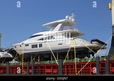 Yacht à moteur Fairline Targa luxe - arrivée à Palma de Mallorca à bord Mme Marmadura / Sevenstar Yacht Transport Banque D'Images