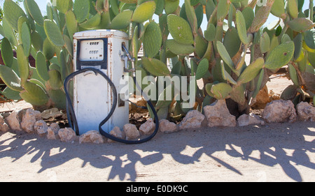 Style ancienne pompe à carburant, le désert de Namib, Namibie Banque D'Images