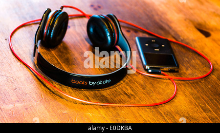 Casque Beats by Dr Dre avec Apple Ipod Banque D'Images