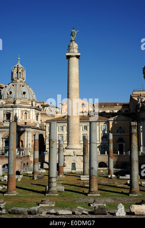 Italie, Rome, la colonne Trajane Banque D'Images