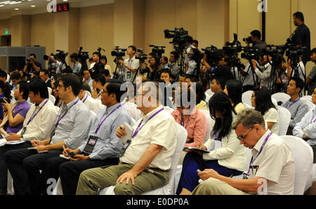 Nay Pyi Taw, le Myanmar. 10 mai, 2014. Les journalistes assistent à la réunion des ministres des affaires étrangères de l'ASEAN lors du 24e Sommet de l'ASEAN à Nay Pyi Tay, le Myanmar, le 10 mai 2014. © Wong Pun Keung/Xinhua/Alamy Live News Banque D'Images