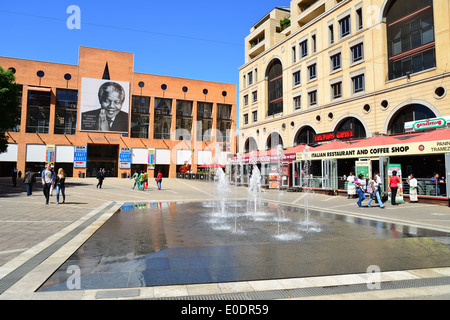 La place Nelson Mandela, CBD, Sandton, Johannesburg, Gauteng Province, République d'Afrique du Sud Banque D'Images