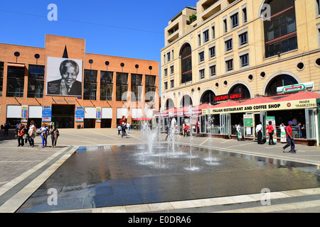 La place Nelson Mandela, CBD, Sandton, Johannesburg, Gauteng Province, République d'Afrique du Sud Banque D'Images