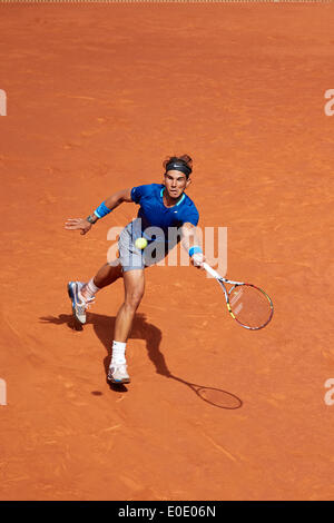 Madrid, Espagne. 10 mai, 2014. L'Espagne de Rafael Nadal joue un coup droit pendant le jeu avec Roberto Bautista de l'Espagne au jour 7 de l'Open de Madrid de La Caja Magica. Credit : Action Plus Sport/Alamy Live News Banque D'Images