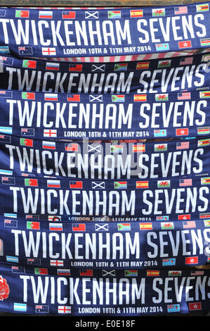 Twickenham, London, UK. 10 mai 2014. Sevens de Twickenham en vente près de foulards au stade. Crédit : Matthieu Chattle/Alamy Live News Banque D'Images