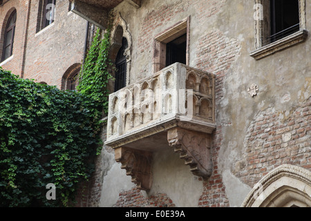 Célèbre balcon à la maison de Juliette, attraction touristique à Vérone, Italie Banque D'Images