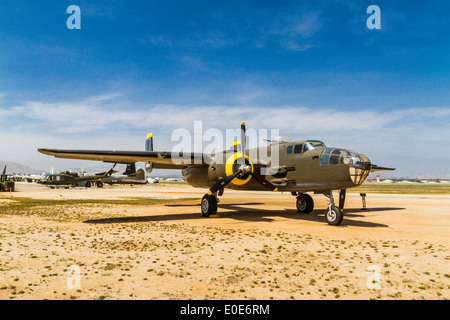 Un North American B-25 J Mitchell Bomber au Champ de Mars Musée de l'air dans la région de Riverside California USA Banque D'Images