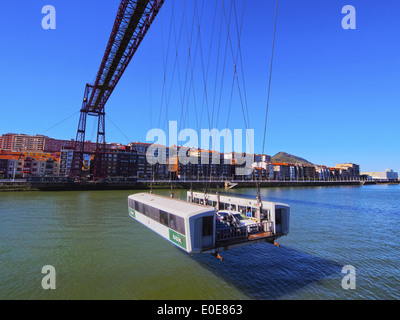 Puente Colgante ou Puente de Vizcaya - un pont suspendu batiments communicants Portugalete et Las Arenas, Gascogne, Pays Basque, Espagne Banque D'Images