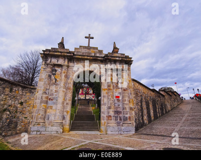 Mallona Gate et escaliers à Bilbao, Biscaye, Pays Basque, Espagne Banque D'Images