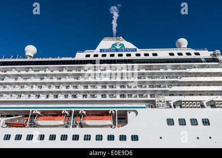 Bateau de croisière Crystal Serenity se prépare à quitter le port. Banque D'Images