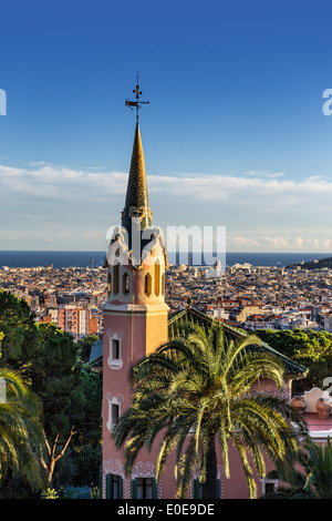 Parc Guell overlloking la ville, Barcelone, Espagne Banque D'Images