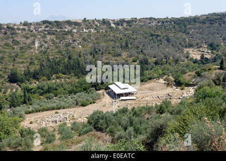 Vue panoramique site archéologique connu comme Katsivelos sur versant est de la crête de l'ancienne Acropole Eleutherna Crete Banque D'Images