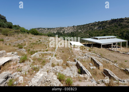 Voir la partie site archéologique connu comme Katsivelos sur versant est de la crête de l'ancienne Acropole Eleutherna Crete Banque D'Images