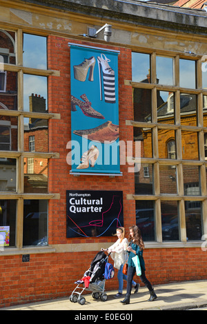 Central Museum & Art Gallery, Guildhall Road, Northampton, Northamptonshire, Angleterre, Royaume-Uni Banque D'Images