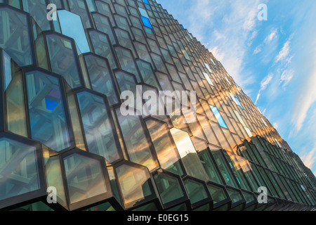 Détails du mur de verre hexagonal de concert hall, Reykjavik Banque D'Images