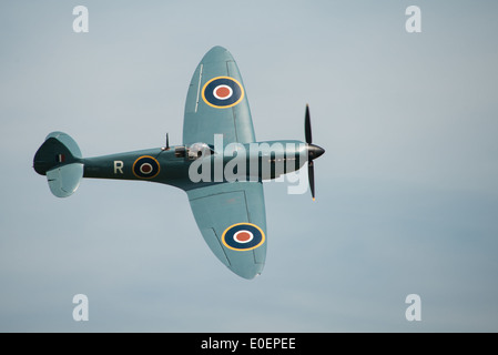 La Seconde Guerre mondiale, Vintage British Supermarine Spitfire PR XIX en vol. Banque D'Images