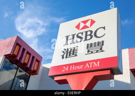 Los Angeles California,Chinatown,quartier de North Broadway,HSBC,banque,institution financière,signature,logo,bilingue,chinois,caractères,logogramme,hanzi,ATM Banque D'Images