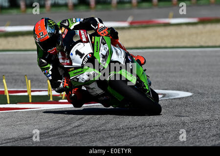 Imola, Italie. Le 11 mai, 2014. Tom Sykes (KAWASAKI RACING TEAM) en action lors du Superbike World Championship tour 04 à Imola, Italie. Credit : Action Plus Sport/Alamy Live News Banque D'Images