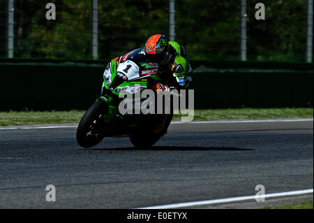 Imola, Italie. Le 11 mai, 2014. Tom Sykes (KAWASAKI RACING TEAM) en action lors du Superbike World Championship tour 04 à Imola, Italie. Credit : Action Plus Sport/Alamy Live News Banque D'Images