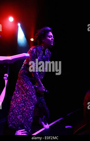 Francfort, Allemagne. Le 11 mai, 2014. Chanteuse et mannequin allemand Lary effectue au cours de la femme du monde Music Festival 2014 à Gibson à Francfort, Allemagne, le 11 mai 2014. Vingt-cinq femmes artistes à effectuer pendant le festival qui a lieu du 7 au 11 mai. © Luo Huanhuan/Xinhua/Alamy Live News Banque D'Images