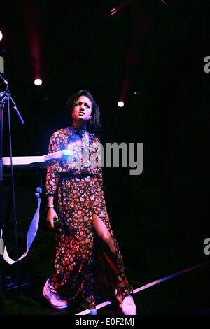 Francfort, Allemagne. Le 11 mai, 2014. Chanteuse et mannequin allemand Lary effectue au cours de la femme du monde Music Festival 2014 à Gibson à Francfort, Allemagne, le 11 mai 2014. Vingt-cinq femmes artistes à effectuer pendant le festival qui a lieu du 7 au 11 mai. © Luo Huanhuan/Xinhua/Alamy Live News Banque D'Images