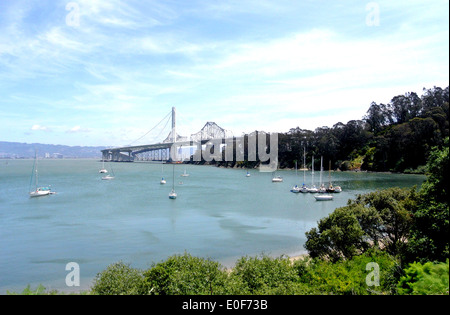 Vue de l'île au trésor marin et nouveau bay bridge span en arrière-plan Banque D'Images
