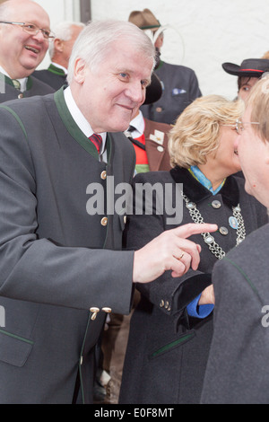 Le premier ministre bavarois Horst Seehofer de la CSU en conversation Banque D'Images