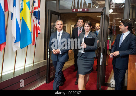 Bruxelles, Bxl, Belgique. 12 mai, 2014. Le Président suisse et président de l'OSCE Didier Burkhalter est titulaire au cours de la conférence de presse du Conseil européen des affaires étrangères à l'Union européenne siège à Bruxelles, Belgique Le 12.05.2014 ministres européens fera les derniers préparatifs pour le lancement d'un nouvel Institut européen de la paix. par Wiktor Dabkowski : Wiktor Dabkowski Crédit/ZUMAPRESS.com/Alamy Live News Banque D'Images