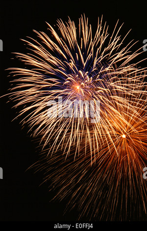 Irework explosifs pyrotechniques fireworks événement haut en couleur celecration la pyrotechnie spectacle Festival Québec, Canada Banque D'Images