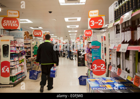 Supermarché Sainsbury's face à Clapham, Londres SW4 Banque D'Images