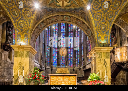 Autel et choeur Hall, la cathédrale, la Rhénanie du Nord-Westphalie, Allemagne, site du patrimoine mondial de l'UNESCO Banque D'Images