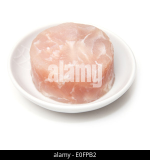 La viande de crocodile non cuit steak isolated on a white background studio. Banque D'Images