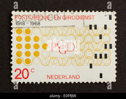 HOLLAND - VERS 1960 : timbres en les Pays-Bas montre sa valeur, vers 1960 Banque D'Images