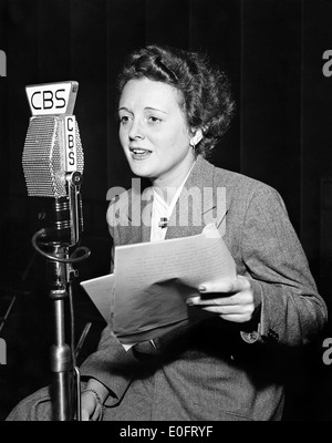 MARY ASTOR (rendez) actrice américaine CBS pour l'enregistrement de "Théâtre d'aujourd'hui' en 1945 Banque D'Images