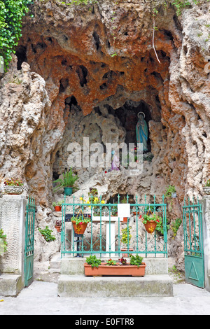 Une grotte de la vierge Marie Banque D'Images