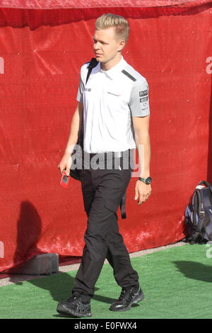 Barcelone, Espagne. 10 mai, 2014. FIA Formula 1 Grand Prix d'Espagne. Arrivant pour la journée de qualification, Kevin Magnussen (DEN) © McLaren Mercedes Plus Sport Action/Alamy Live News Banque D'Images