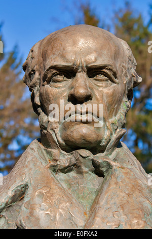 Monument à la célèbre chirurgien Nikolaï Pirogov dans son musée Estate dans Kiev, Ukraine. I. Krestovsky sculpteur, 1947. Banque D'Images