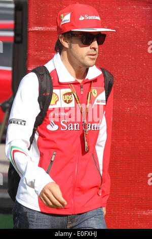 Barcelone, Espagne. 10 mai, 2014. FIA Formula 1 Grand Prix d'Espagne. Arrivant pour la journée de qualification, Fernando Alonso (ESP) Scuderia Ferrari © Plus Sport Action/Alamy Live News Banque D'Images